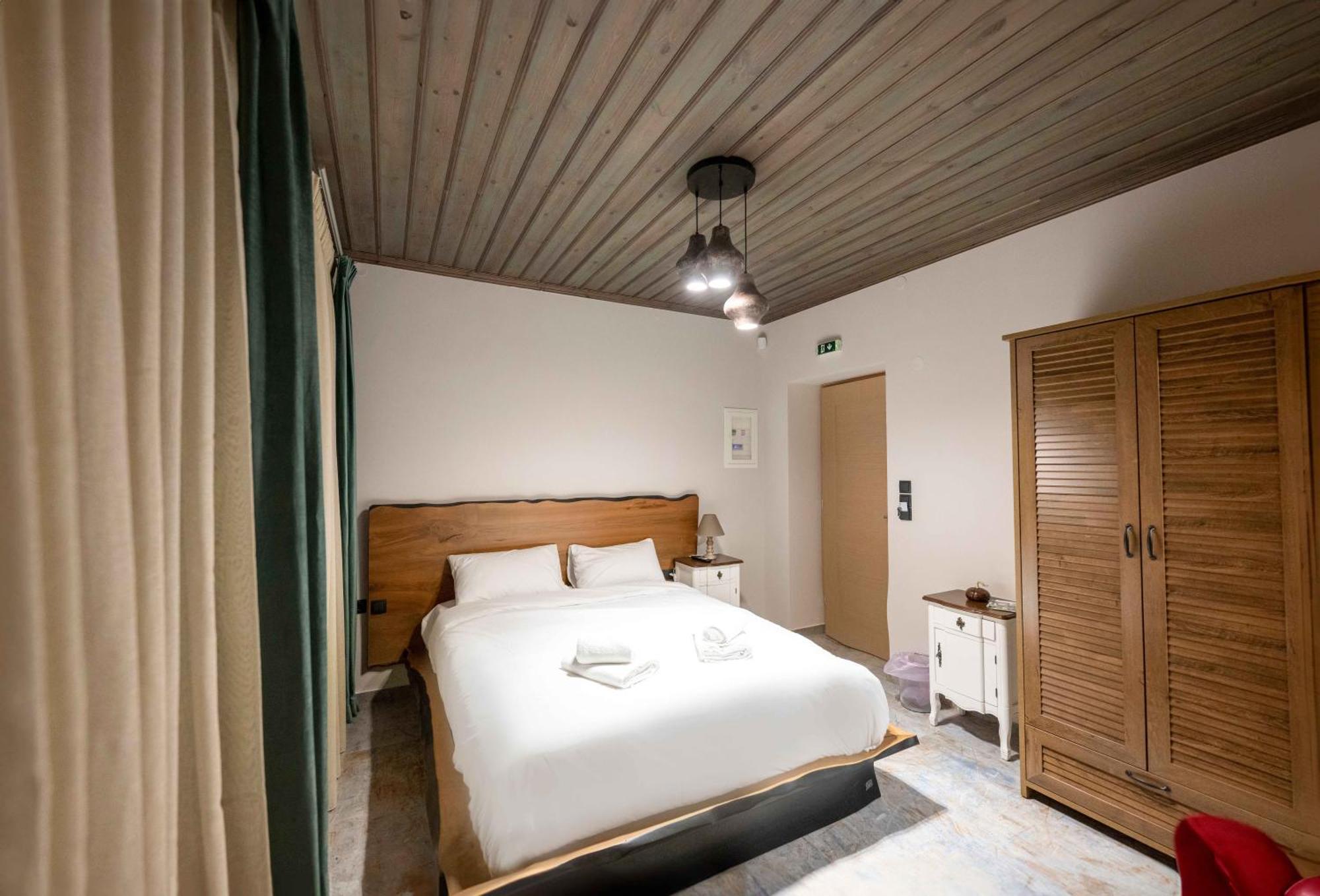 The Five Keys Hotel Monodendri Exterior photo
