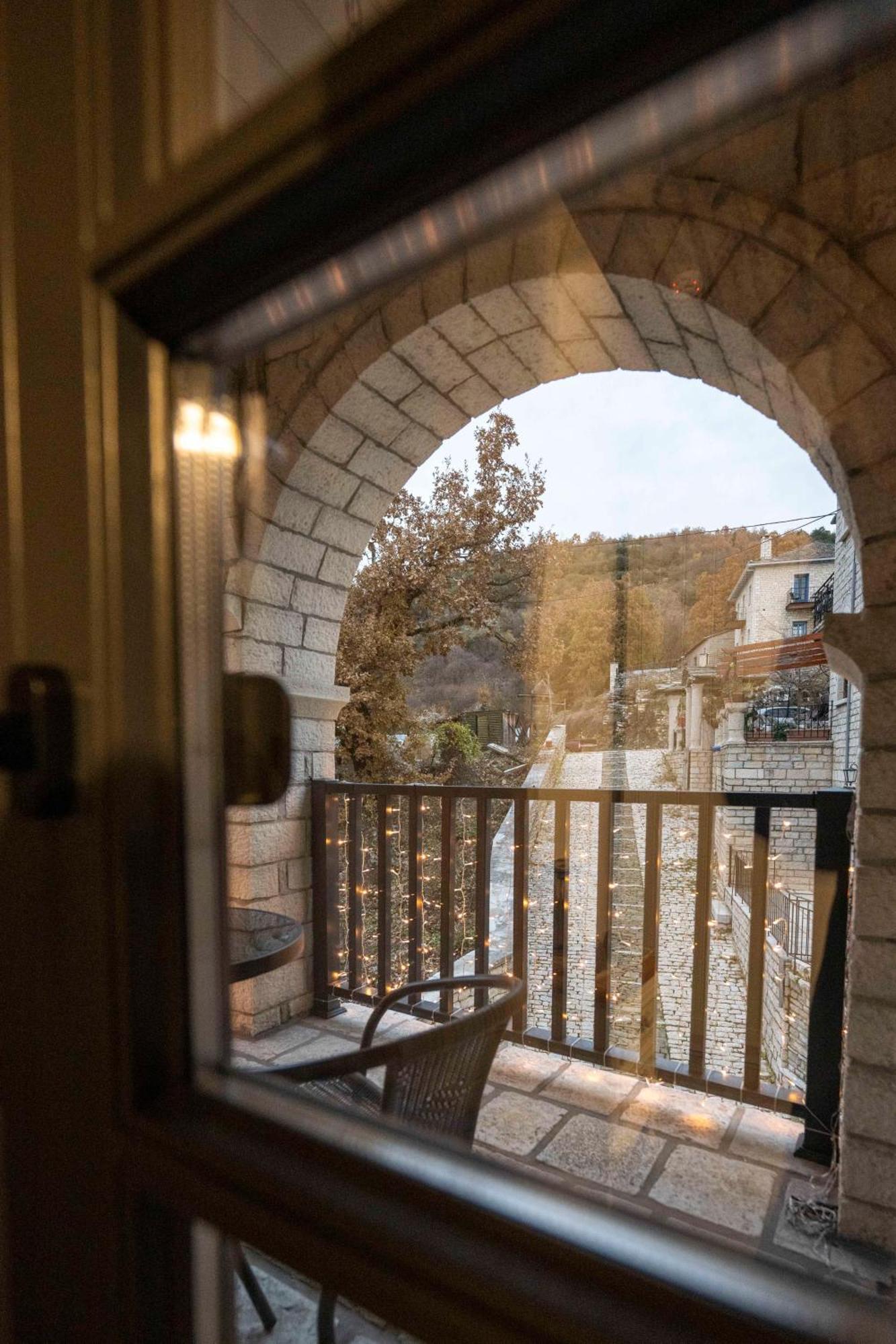 The Five Keys Hotel Monodendri Exterior photo